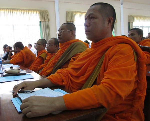 Soc Trang fosters Buddhist administrative knowledge and abbot profession
